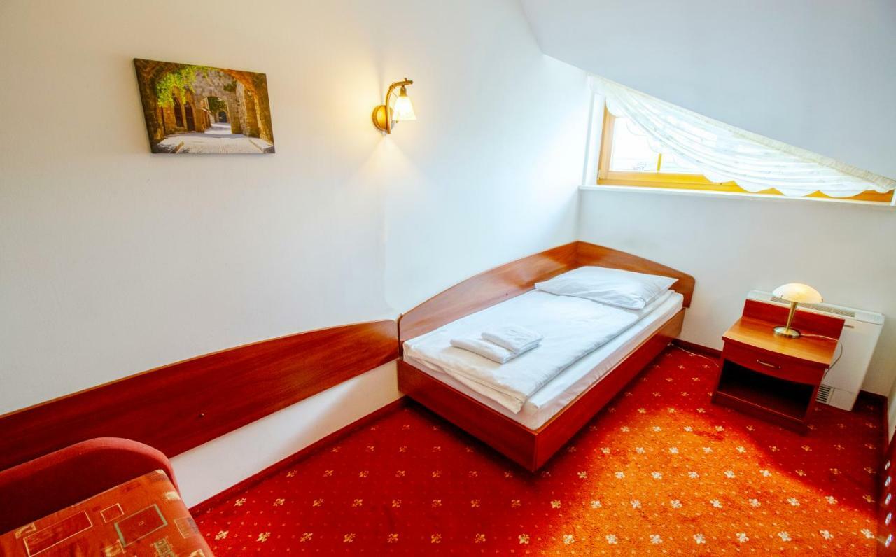 Hotel Stary Mlyn Kozieglowy  Bagian luar foto